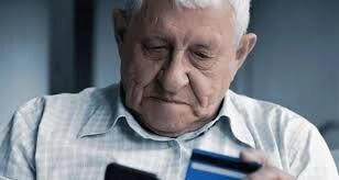 Запреты для пенсионеров: что нужно знать о получении выплат на карту