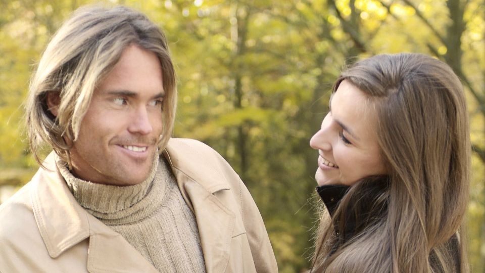 «С вами флиртуют»: психолог раскрыл секрет тайных сигналов от женщин