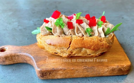 Легкие и изысканные профитроли с печеночным паштетом и ягодным желе