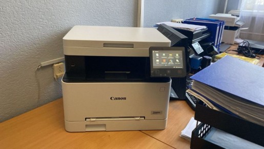 В этом году одному из старейших учебных заведений нашего города - школе 82 на Ангарском, в Дзержинском районе, исполнилось 65 лет