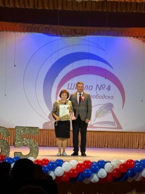 Депутат Волгоградской областной Думы Денис Усков принял участие в торжественном праздновании 65-летнего юбилея школы №4 города Краснослободска Среднеахтубинского района