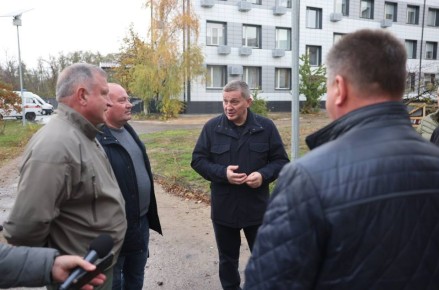 Губернатор Волгоградской области Андрей Бочаров проводит рабочую поездку в Станично-Луганский округ ЛНР