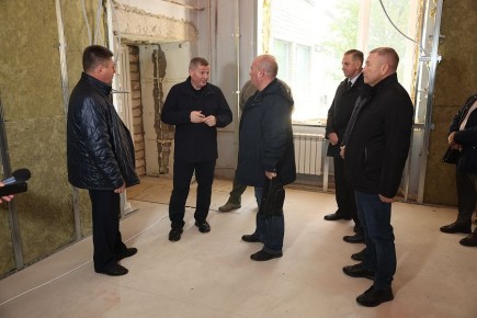 Андрей Бочаров проводит рабочую поездку в Станично-Луганский округ ЛНР