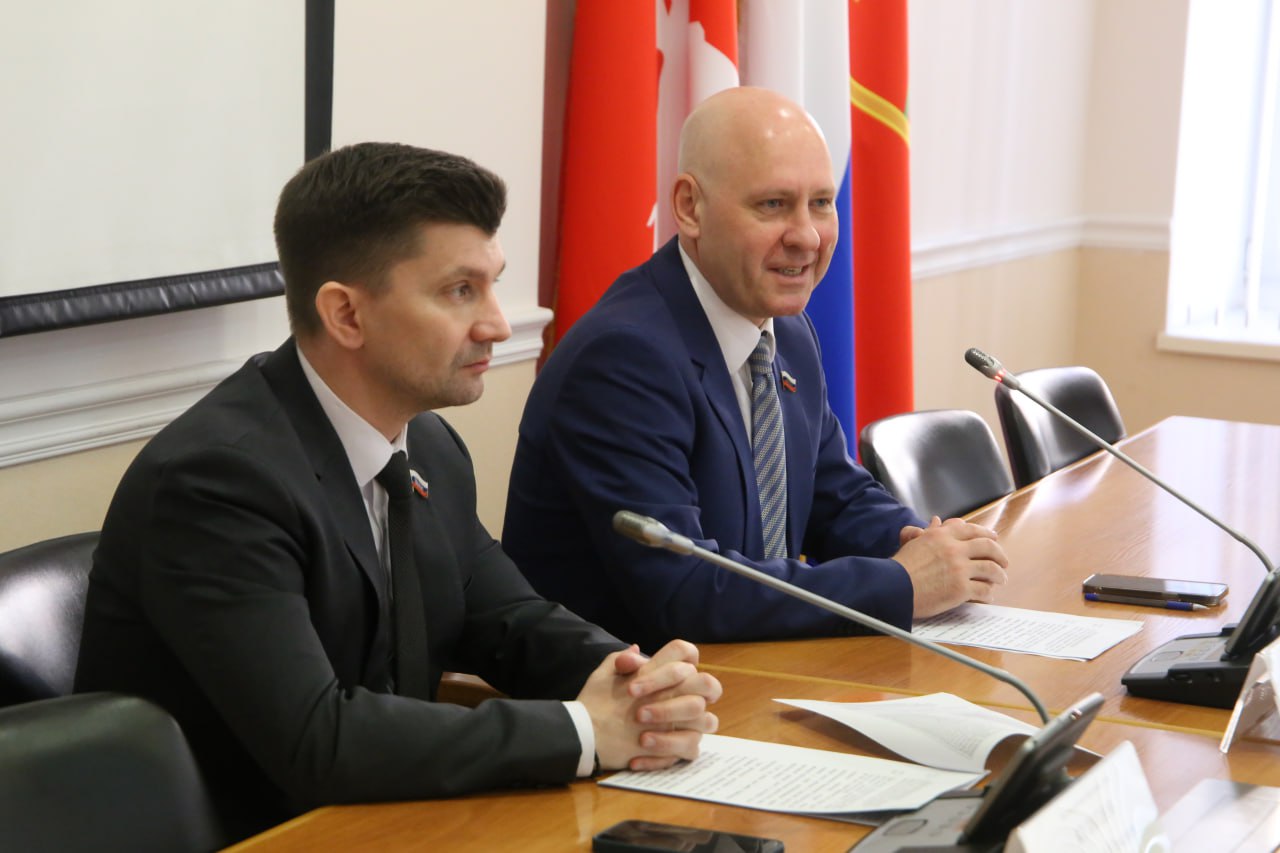 Депутаты гордумы Геннадий Кузнецов, Михаил Покручин и Дмитрий Дильман стали победителями регионального этапа конкурса «Народный депутат» Депутаты гордумы Геннадий Кузнецов, Михаил Покручин и Дмитрий Дильман стали победителями регионального этапа конкурса «Народный депутат»