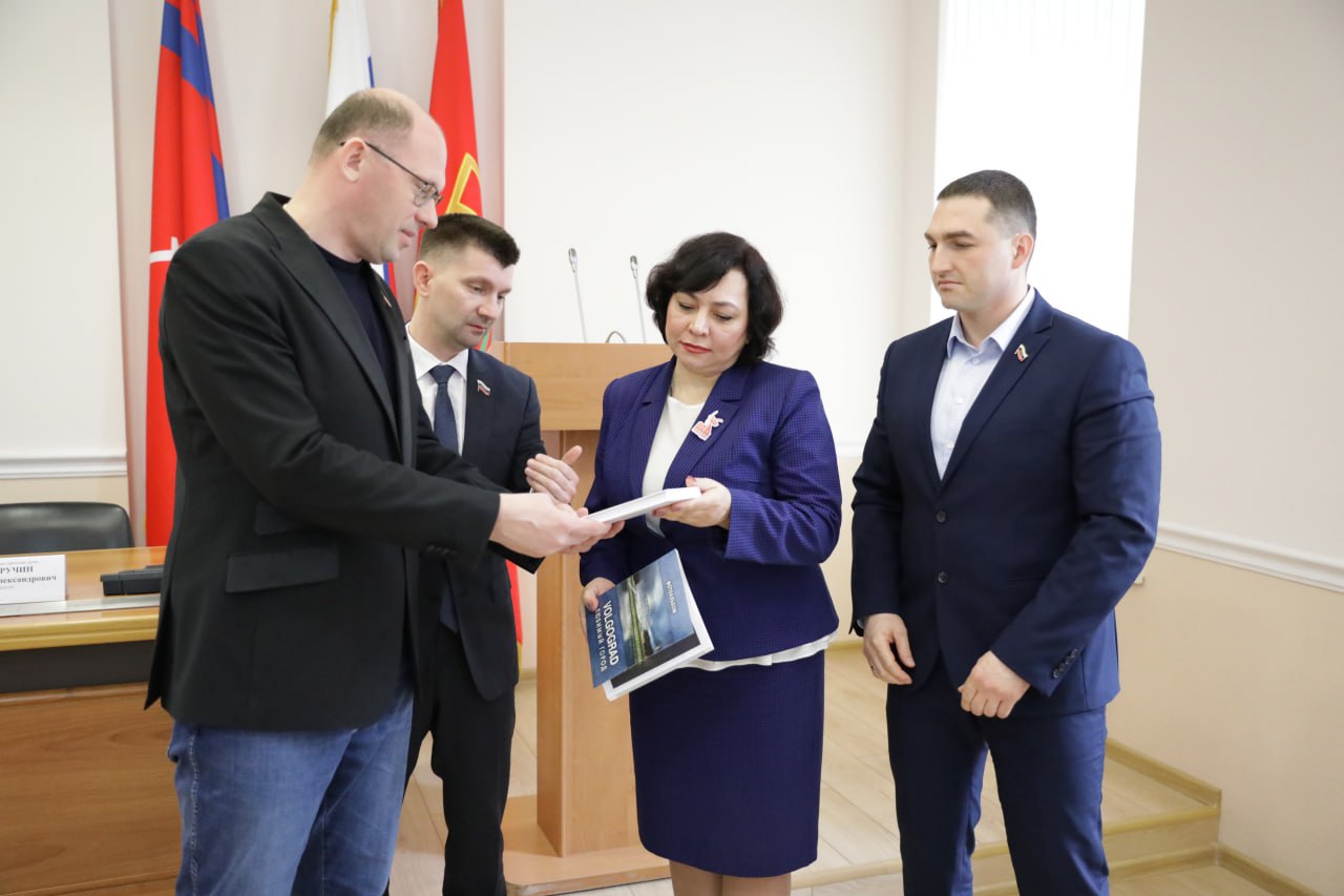 Депутаты гордумы Геннадий Кузнецов, Михаил Покручин и Дмитрий Дильман стали победителями регионального этапа конкурса «Народный депутат» Депутаты гордумы Геннадий Кузнецов, Михаил Покручин и Дмитрий Дильман стали победителями регионального этапа конкурса «Народный депутат»