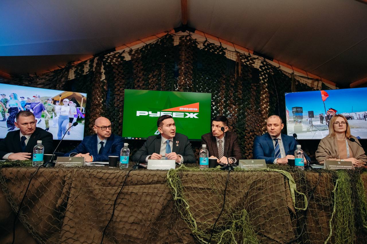 Директор Центра «ВОИН» представил опыт реализации смен «Время юных героев» на всероссийском форуме «Большие смыслы — 2025»