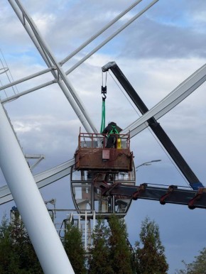 В ЦПКиО Волгограда демонтируют кабинки 50-метрового колеса обозрения