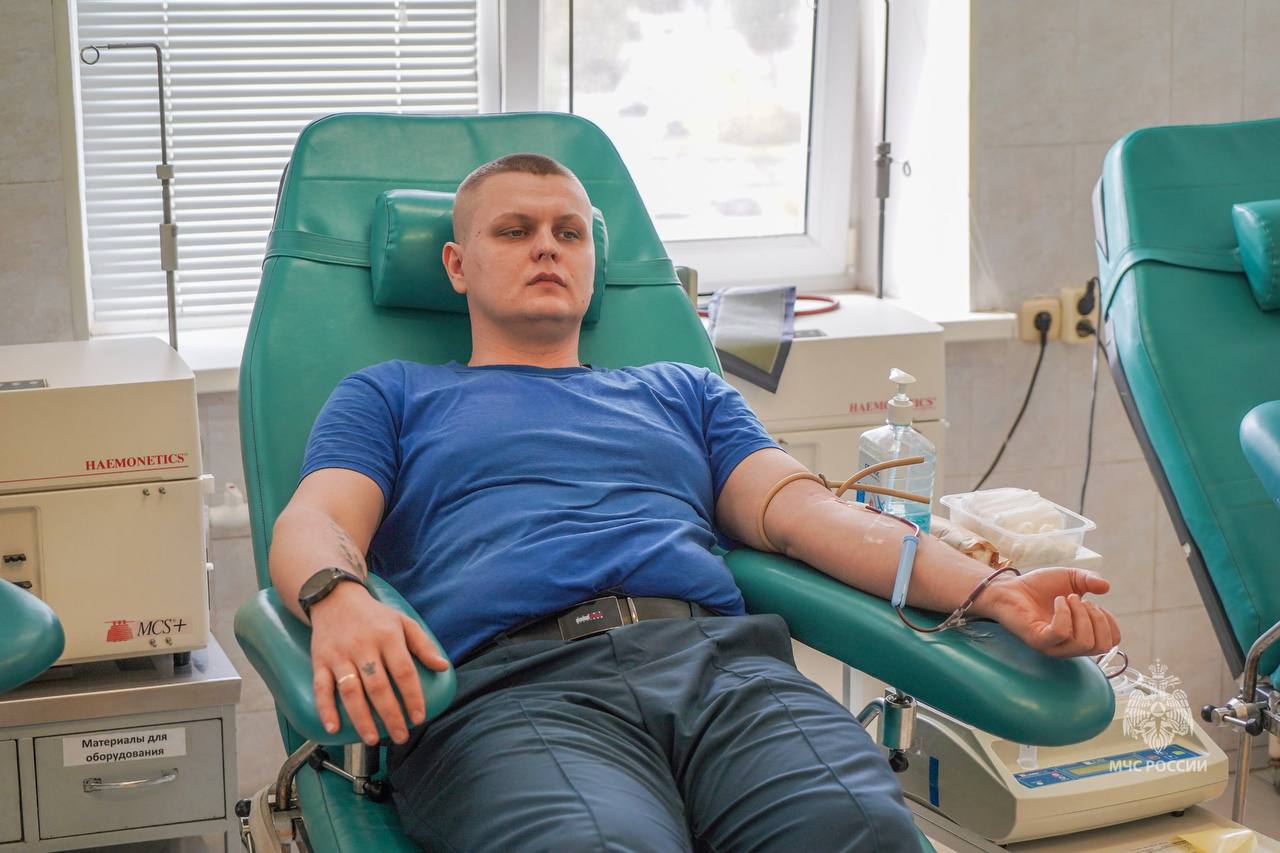 Волгоградские спасатели МЧС России стали донорами крови в рамках акции «35 добрых дел» Волгоградские спасатели МЧС России стали донорами крови в рамках акции «35 добрых дел»